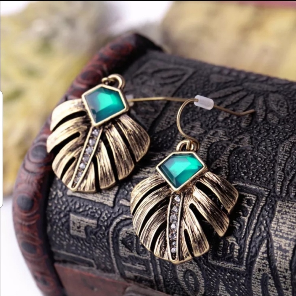 Elegant Gold Leaf Rhinestones Earrings